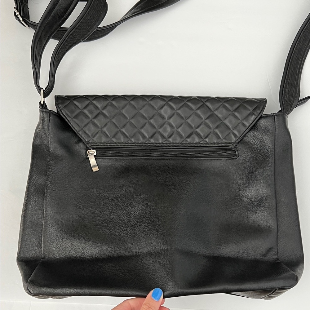 quilted black cross body shoulder bag, faux leather - Picture 6 of 6